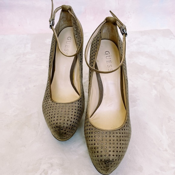 Guess strap platforms in size 8 - Picture 7 of 8